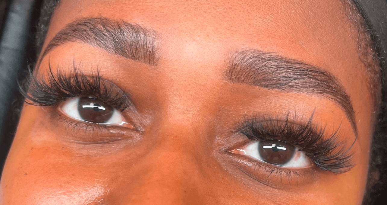 Hybrid lash extension set mixing classic and volume