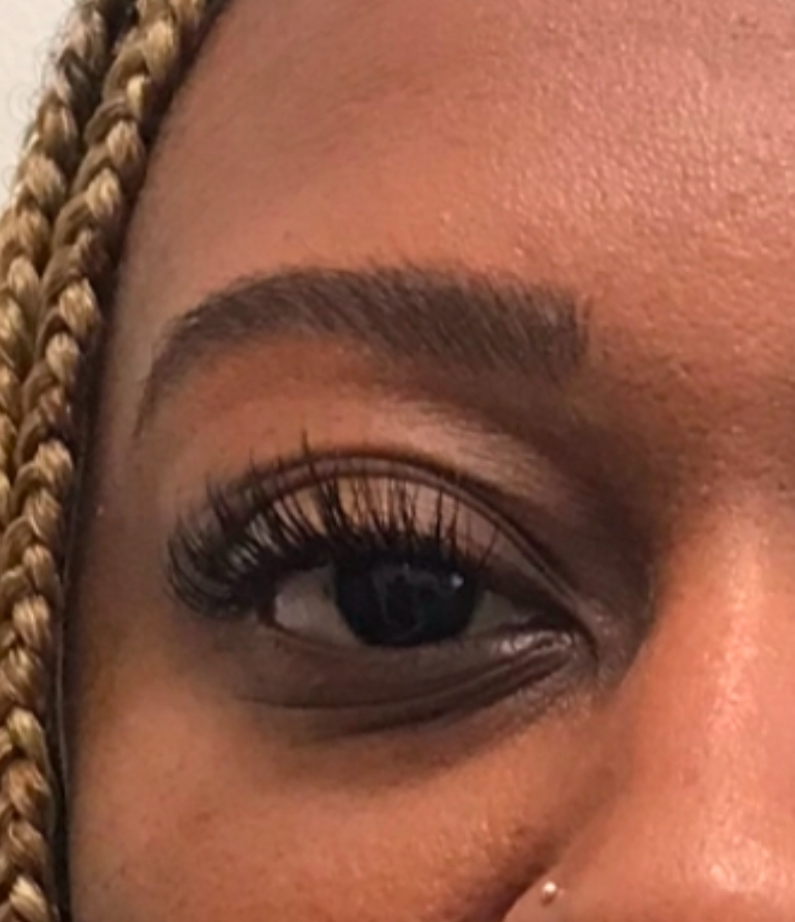 Wet look lash extensions with glossy finish